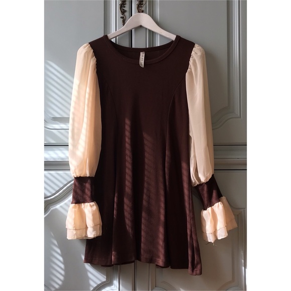 boutique Dresses & Skirts - Statement Sheer Sleeve Knit Dress